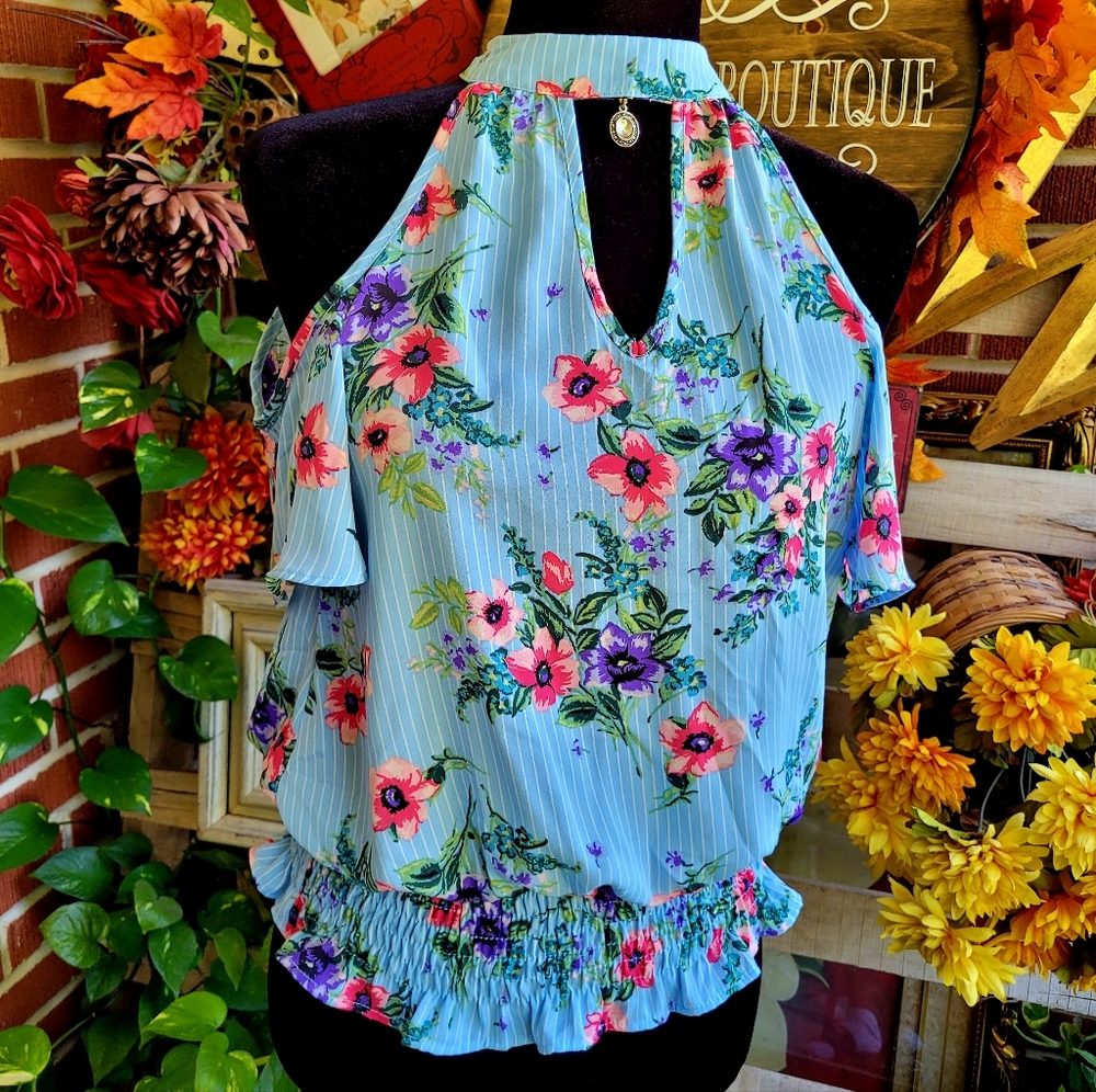 MmMmMm Cold Shoulder Top